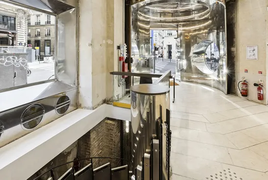 Showroom Galaxy  showroom paris fashionweek vue exterieur