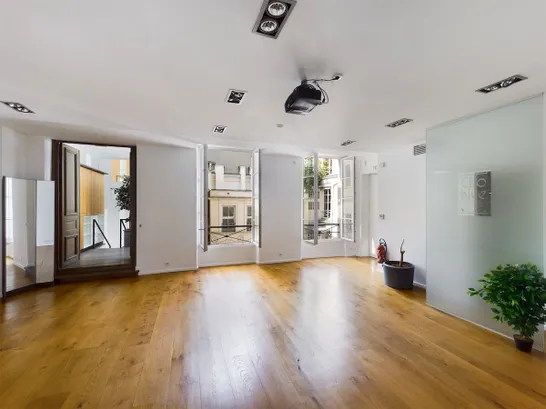 null showroom in Paris