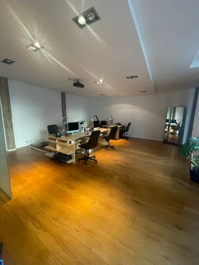 null lease showroom