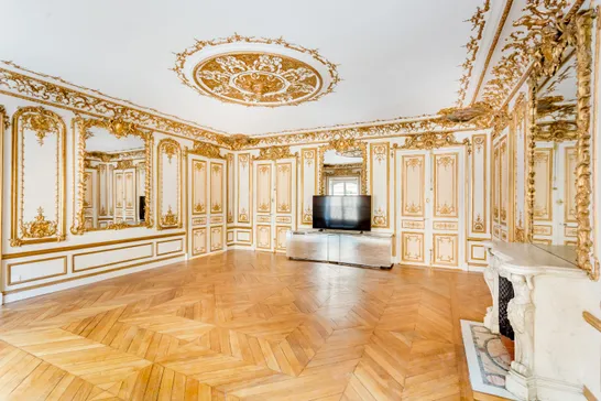 null showroom in Paris