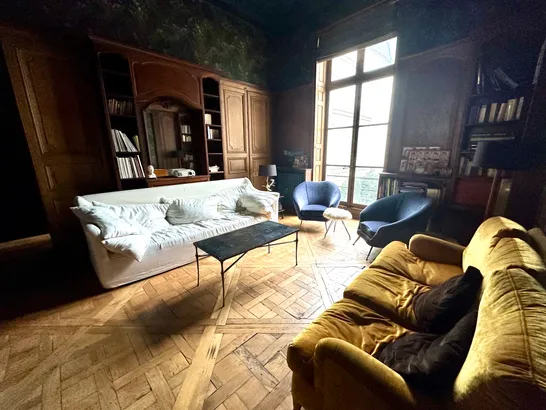 Chez Guillaume lease showroom