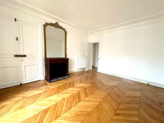 Showroom Haussmann storefront