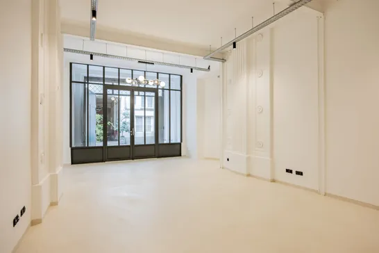 null lease showroom