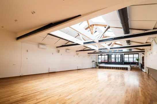 Showroom Moove rent showroom