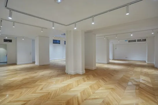null lease showroom