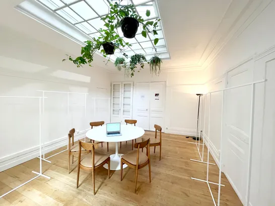 Flat Saint Honoré rent showroom
