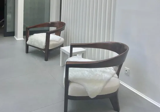 null lease showroom