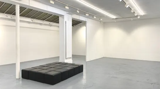 Showroom A rent showroom