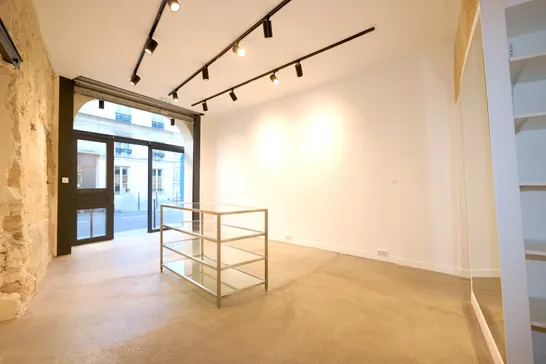 null lease showroom