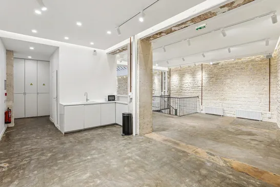 Showroom 23 lease showroom