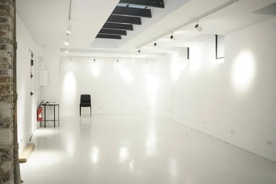 null showroom paris fashionweek lease